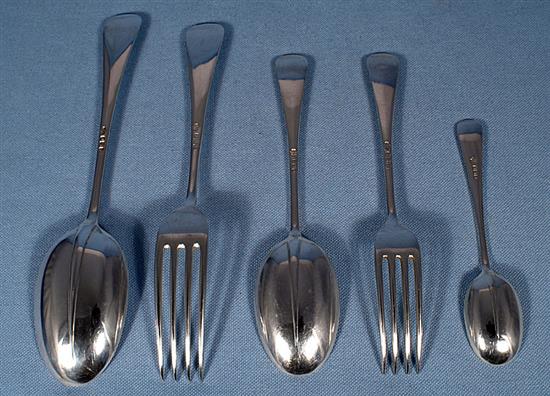 A 1930s canteen of silver rat tail pattern cutlery, by William Hutton & Sons, 52oz/1634 grams.